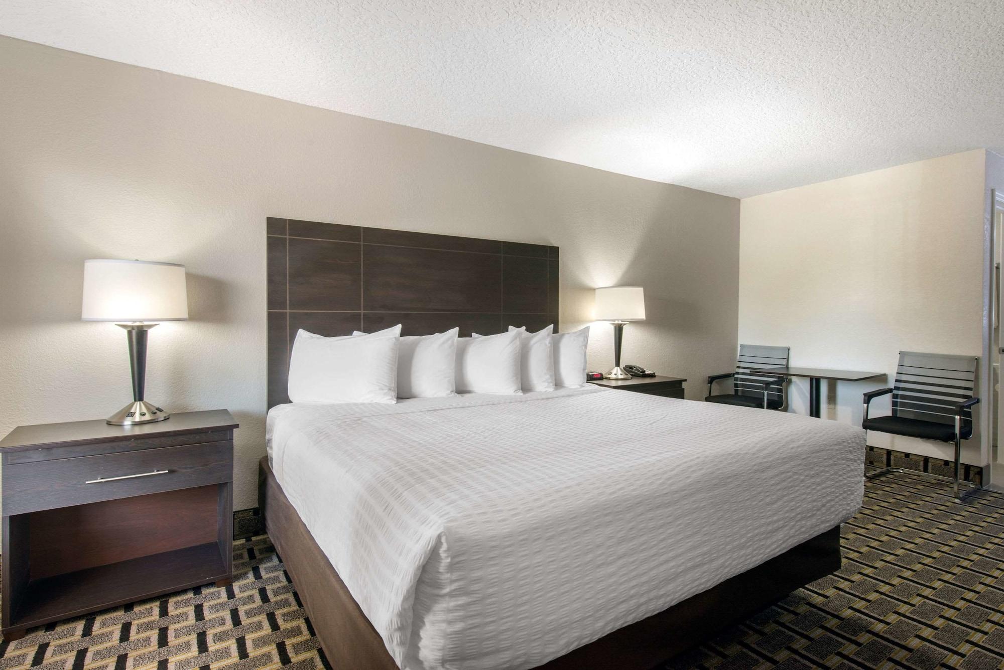 Clarion Inn & Suites Kissimmee-Lake Buena Vista South Kültér fotó