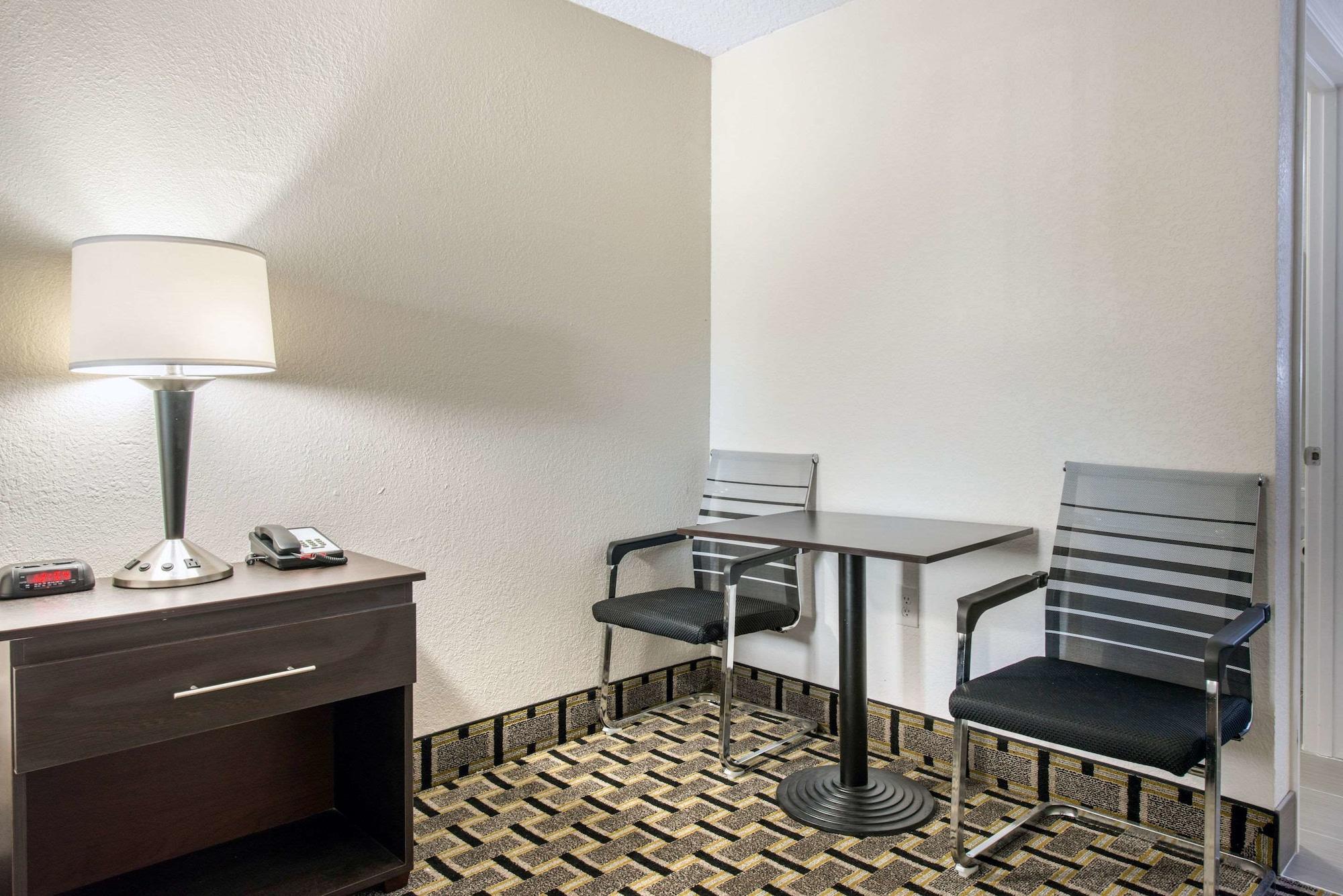 Clarion Inn & Suites Kissimmee-Lake Buena Vista South Kültér fotó