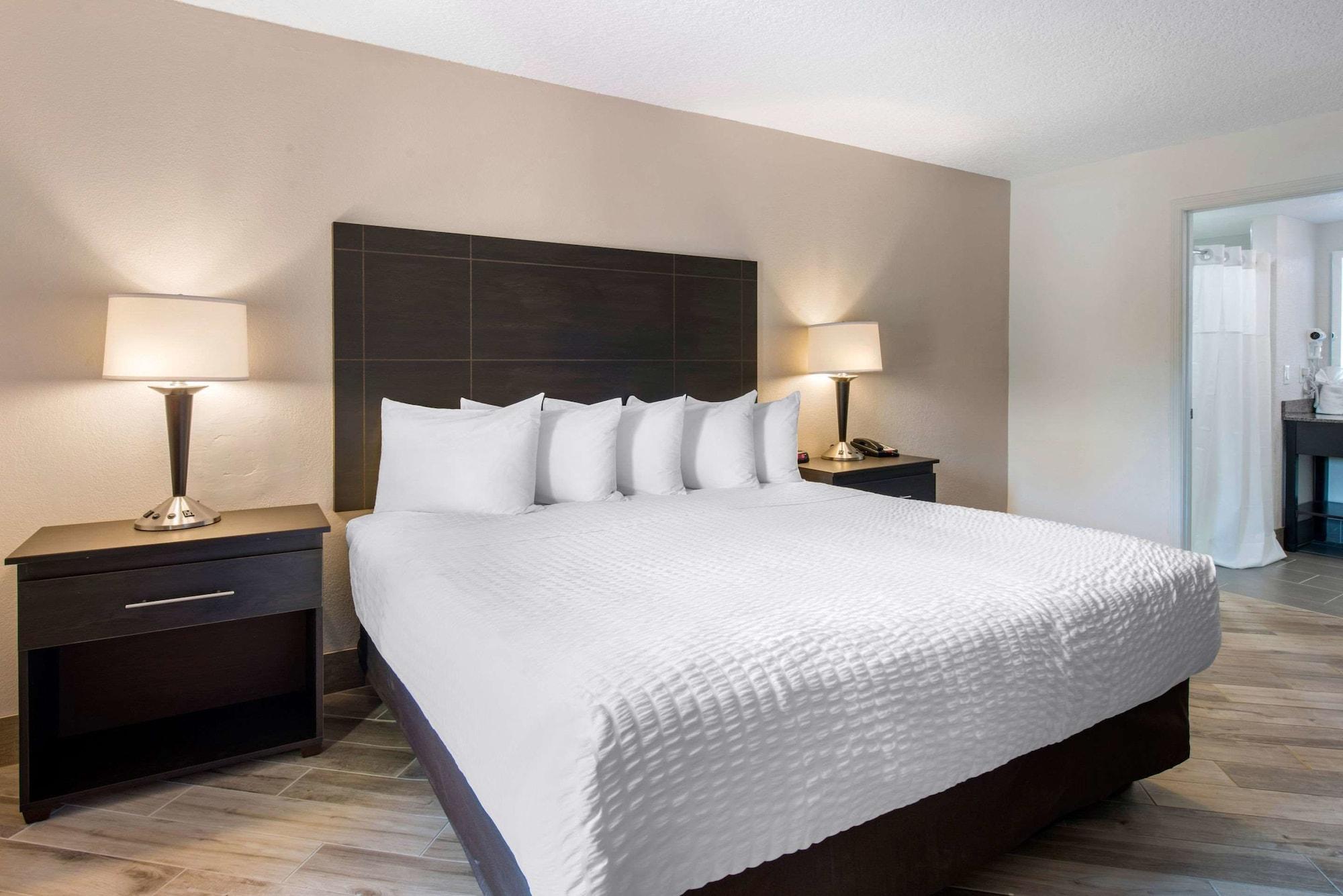 Clarion Inn & Suites Kissimmee-Lake Buena Vista South Kültér fotó