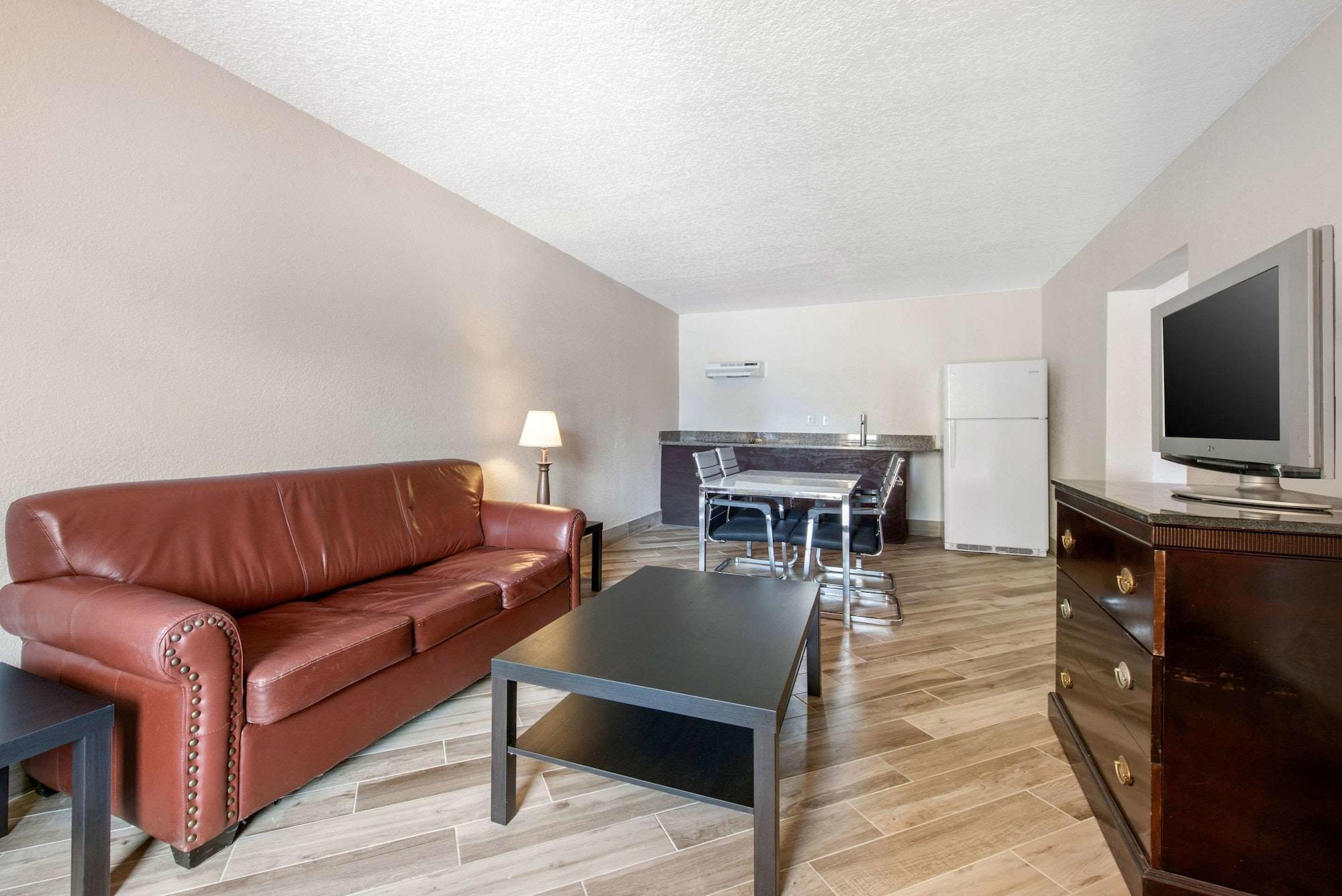 Clarion Inn & Suites Kissimmee-Lake Buena Vista South Kültér fotó
