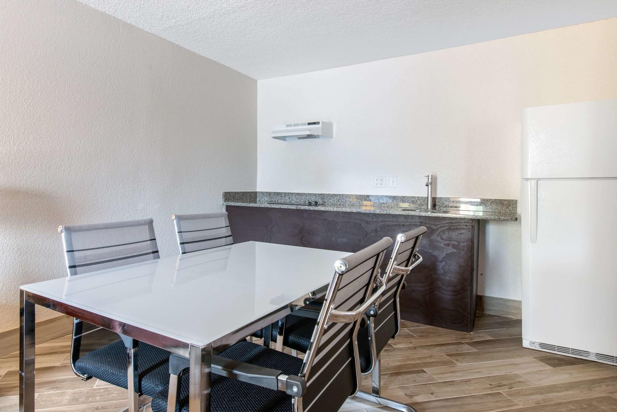 Clarion Inn & Suites Kissimmee-Lake Buena Vista South Kültér fotó