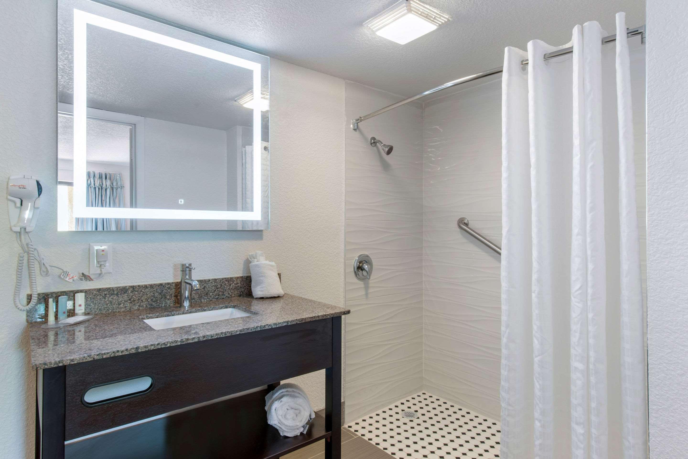 Clarion Inn & Suites Kissimmee-Lake Buena Vista South Kültér fotó
