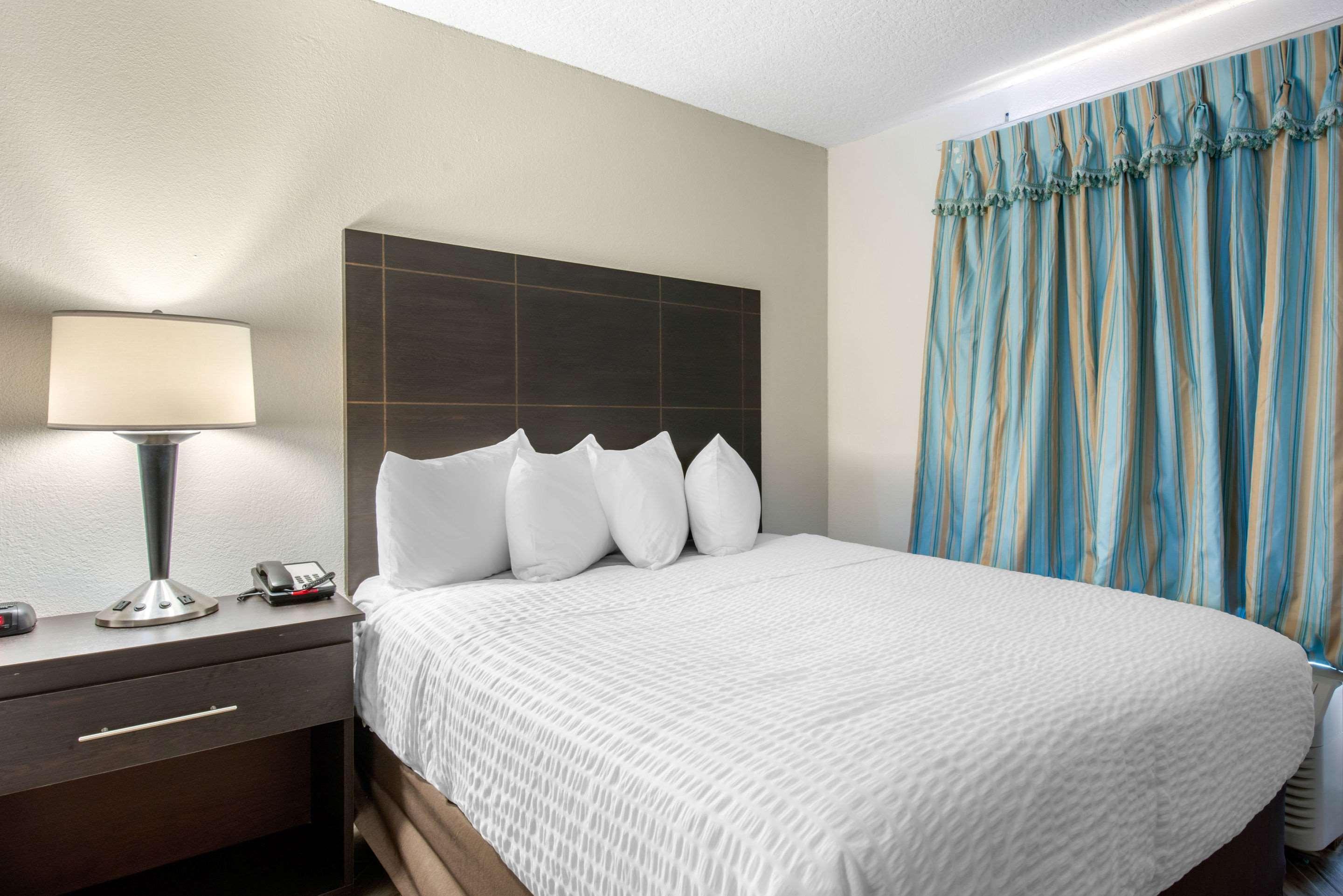 Clarion Inn & Suites Kissimmee-Lake Buena Vista South Kültér fotó