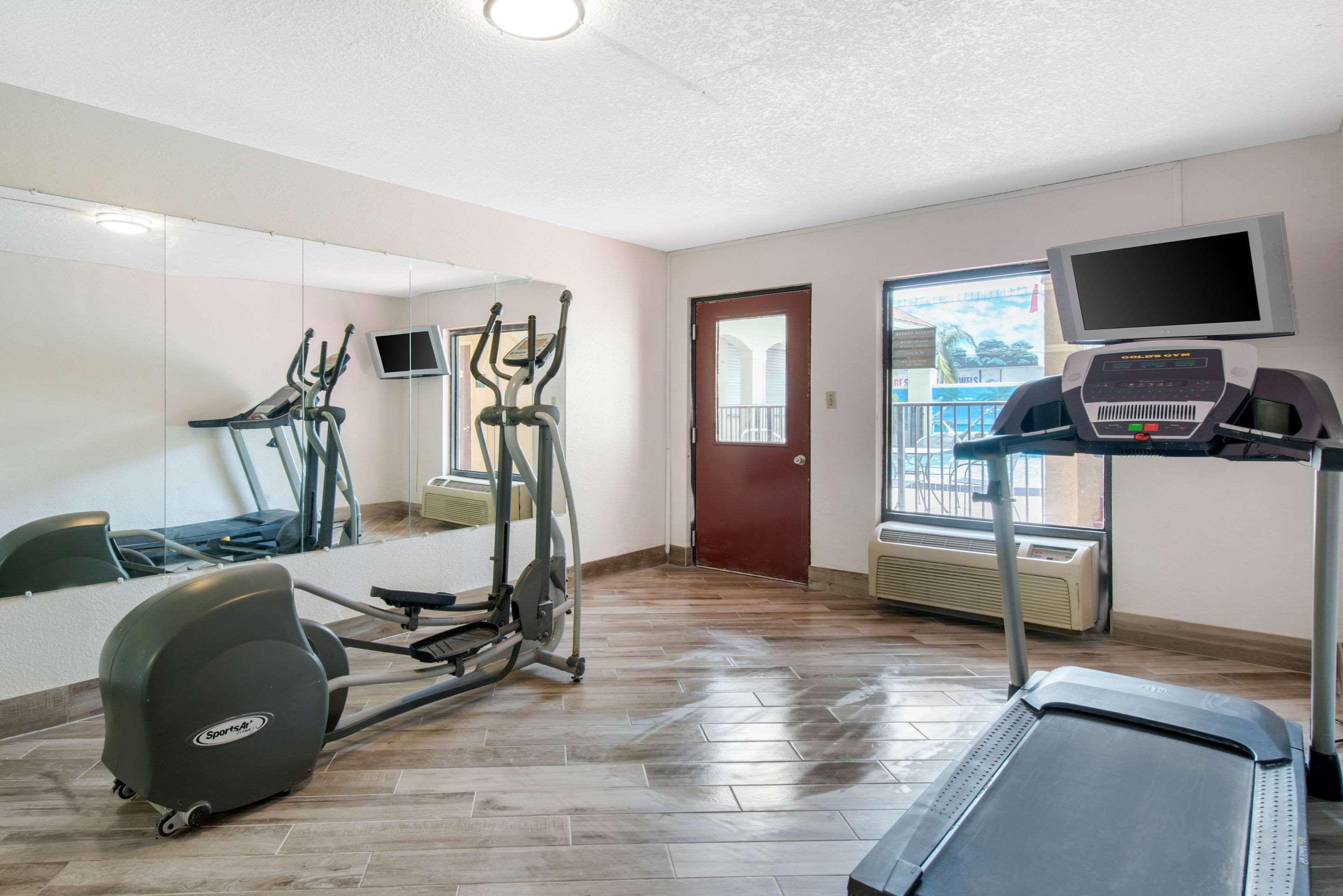 Clarion Inn & Suites Kissimmee-Lake Buena Vista South Kültér fotó