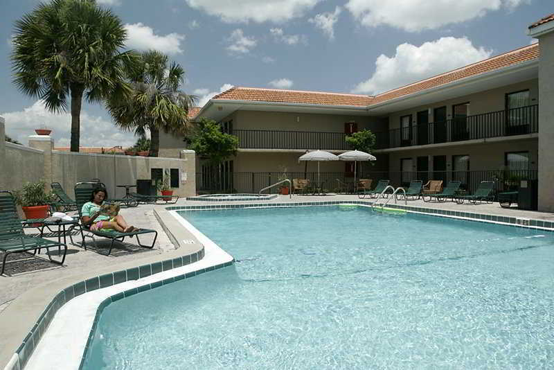 Clarion Inn & Suites Kissimmee-Lake Buena Vista South Kültér fotó