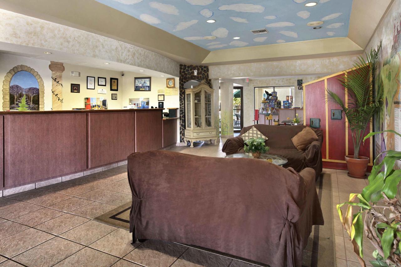 Clarion Inn & Suites Kissimmee-Lake Buena Vista South Kültér fotó