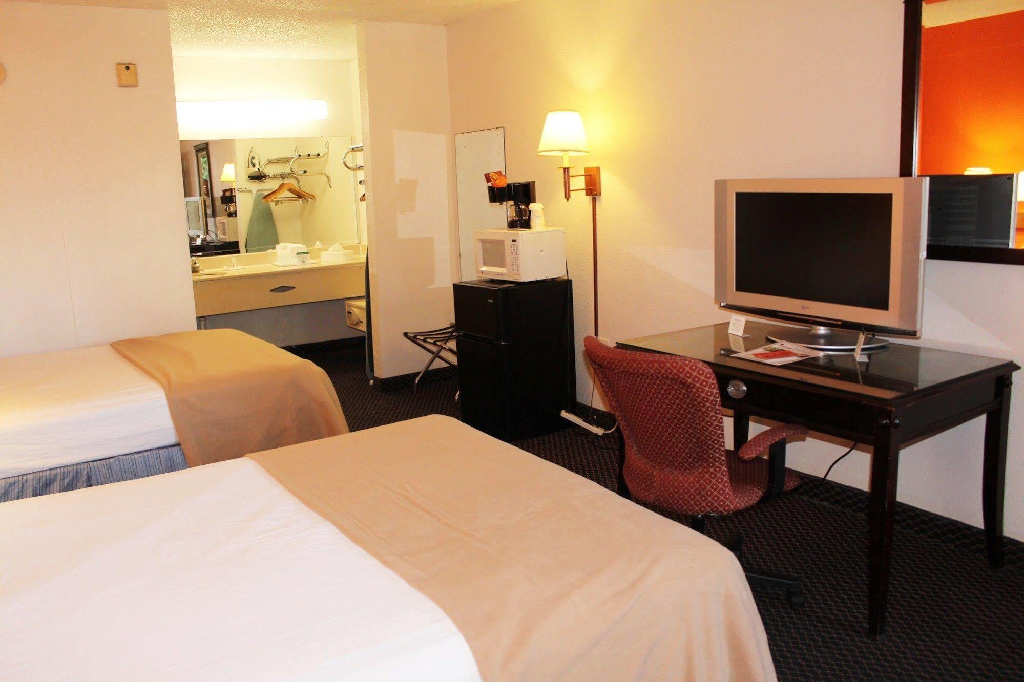Clarion Inn & Suites Kissimmee-Lake Buena Vista South Kültér fotó
